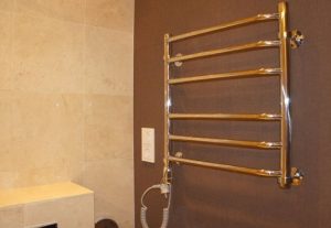 Установка электрического полотенцесушителя в ванной в Обнинске